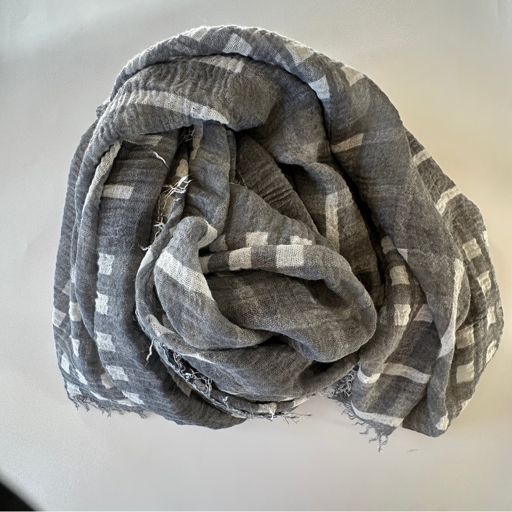 BP Crinkled Gray and White Checked Print Fringed Scarf